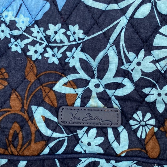 Vera Bradley quilted blue floral large crossbody - Picture 2 of 5